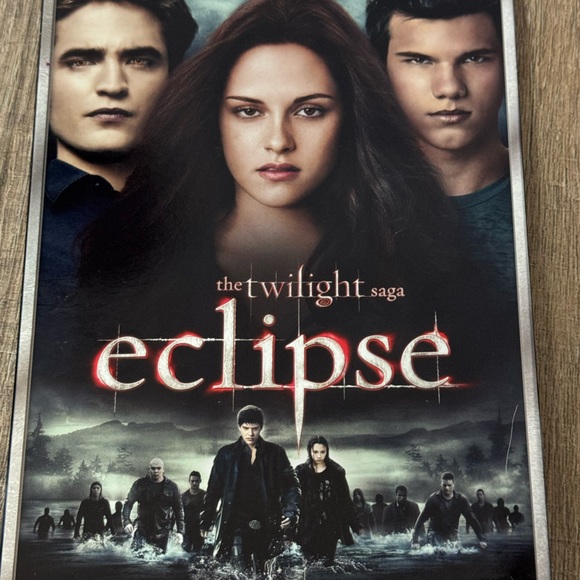 Twilight 3 Disc DVD set and Eclipse 2 Disc DVD set, Excellent Condition - Picture 4 of 5
